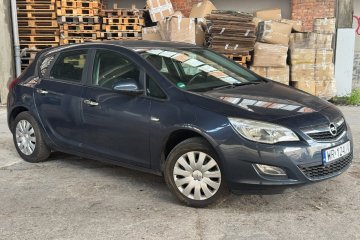 Opel Astra J 2010 rok